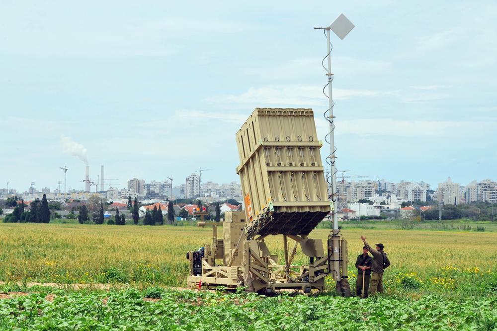 Israeli soldiers inspect Iron Dome battery in Ashkelon, 2009.