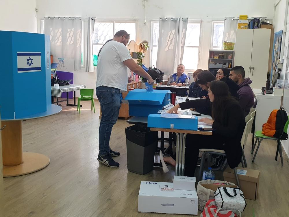 An Israeli casts a ballot during the 2022 Knesset elections.