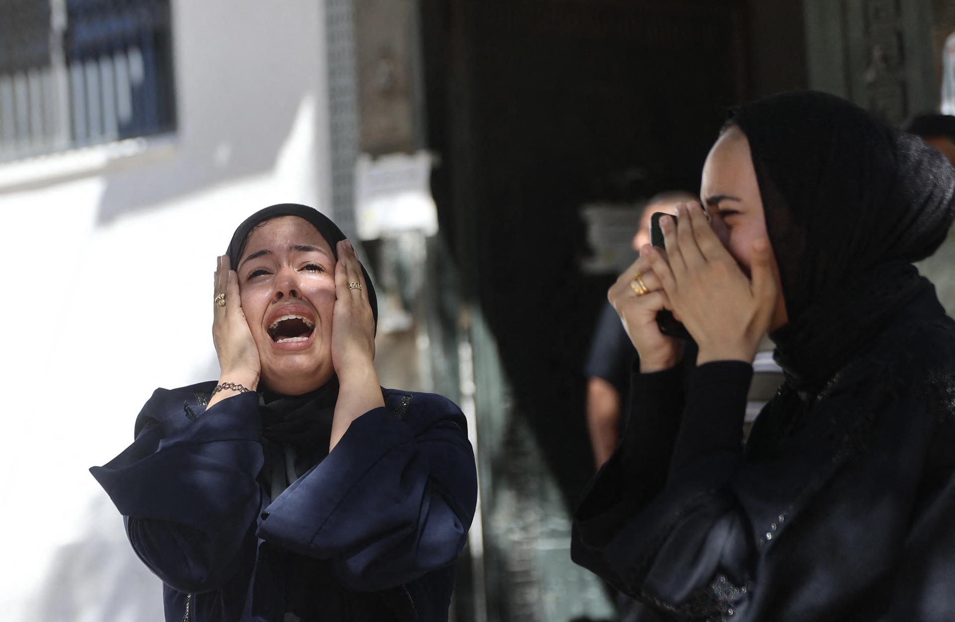 Palestinian women mourn victims on Israeli airstrike on Gaza outside of Al-Shifa Hospital in Gaza City. June 18, 2026.