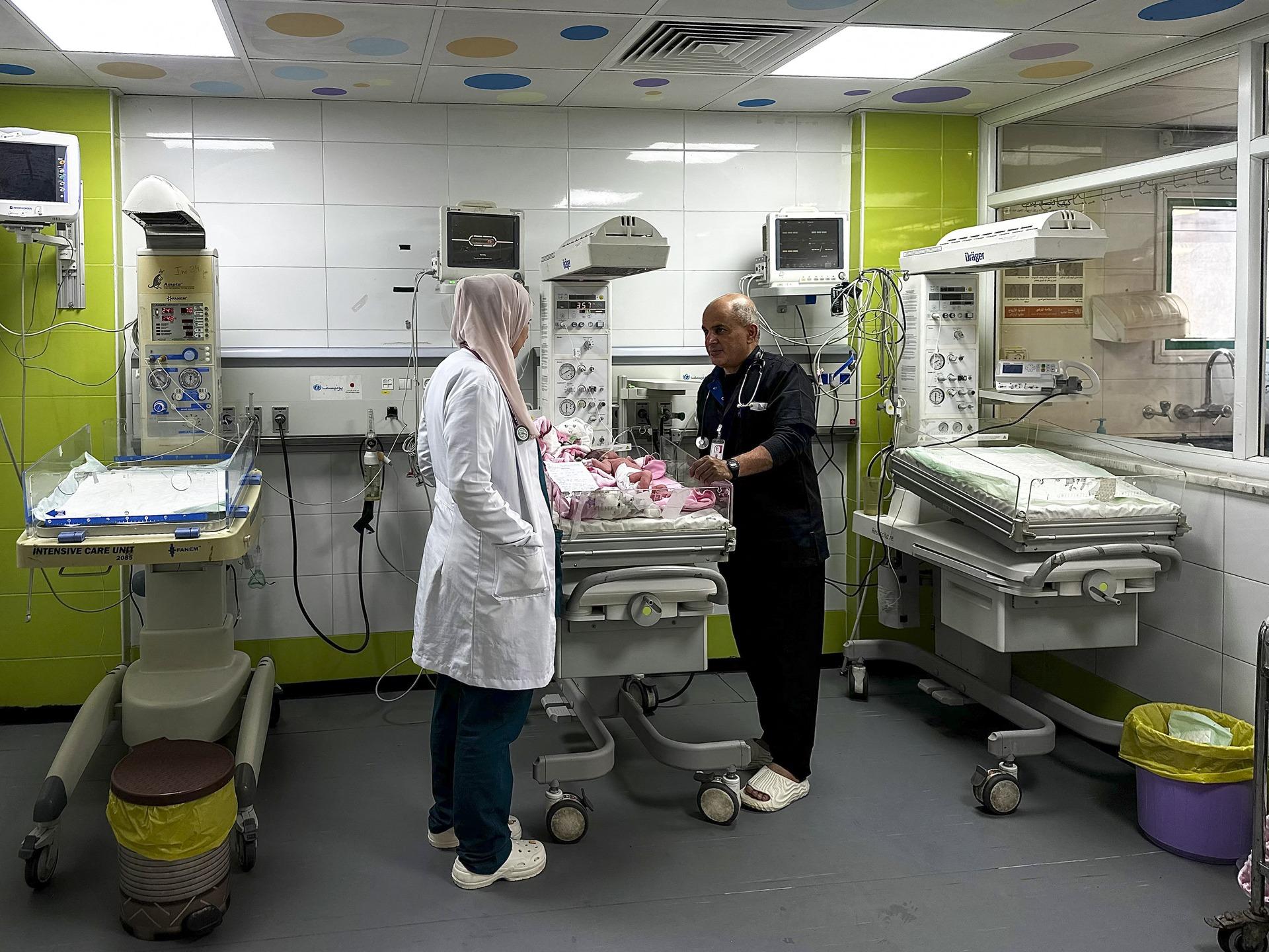 Doctors examine a patient in the NICU unit of Nasser Medical Complex in Gaza City.