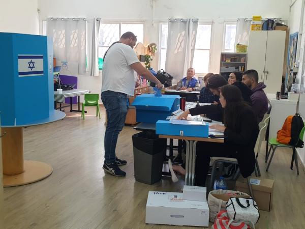 An Israeli casts a ballot during the 2022 Knesset elections.