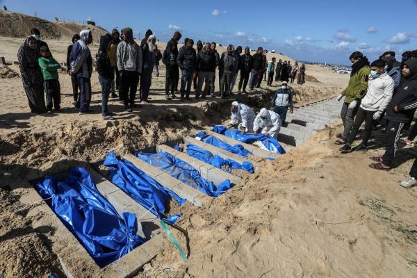 Palestinians bury victims of Israel's genocide in a mass grave.
