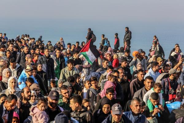 Large crowds of displaced Palestinians walk home to northern Gaza after Israel's withdrawal from the Netzarim Corridor.